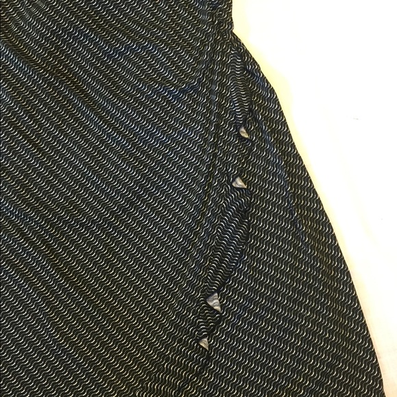 Pretty dress. - Picture 4 of 4